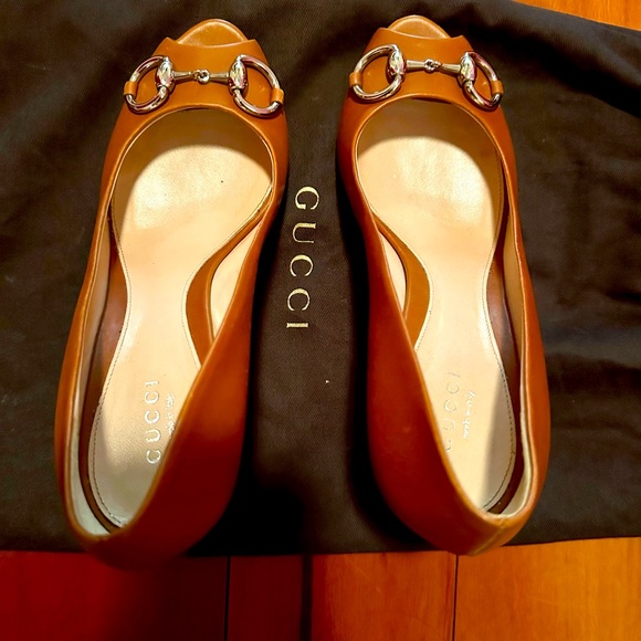 Gucci heels! Size 37.5.In great condition.Minor scuffing at back. - Picture 1 of 4